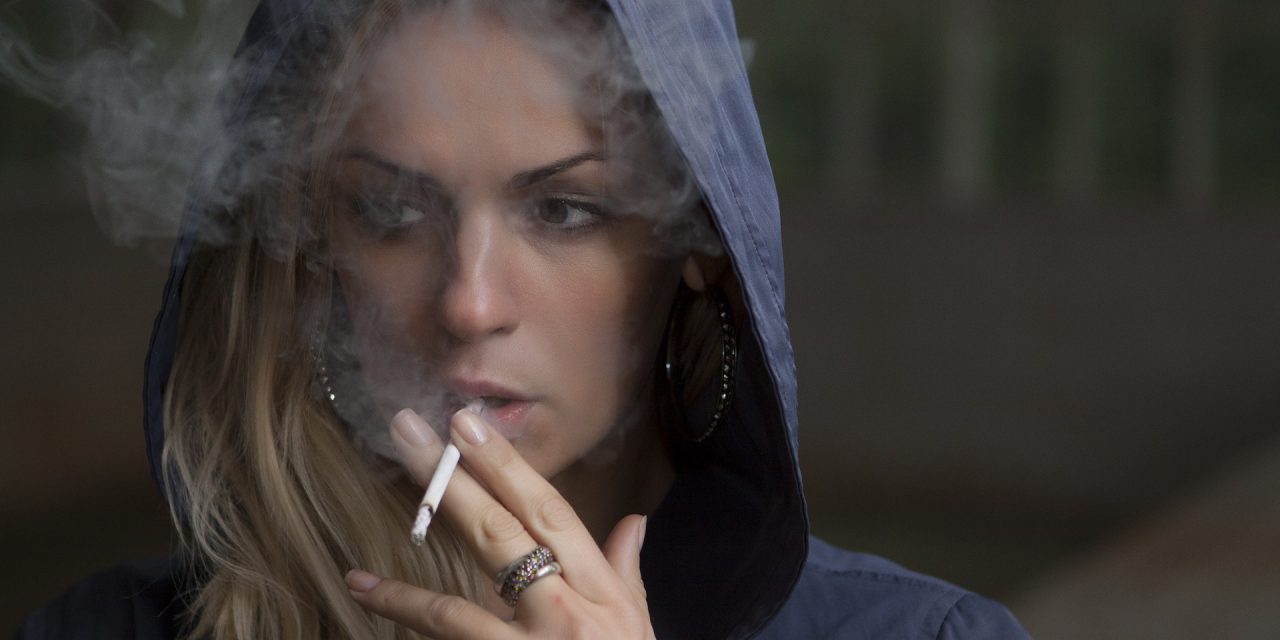 Smokin’ hot : adolescent smoking and the risk of psychosis